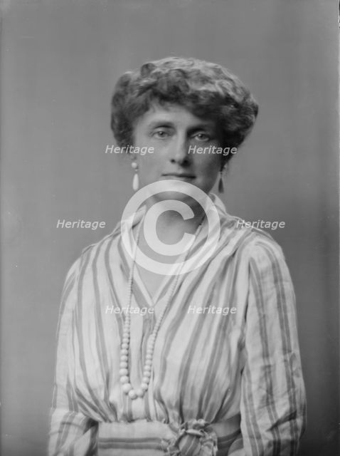 Lockwood, Mary, Miss, portrait photograph, 1917. Creator: Arnold Genthe.