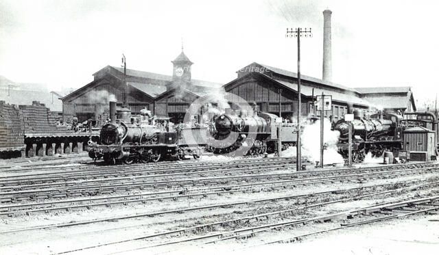 Locomotive engine shed in Le Mans station, 1906.