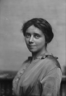 Loeb, Irene, Miss, portrait photograph, 1912 July 23. Creator: Arnold Genthe