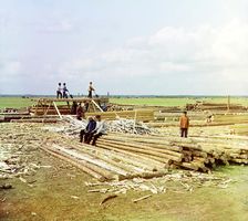 Log sawing, Kuzminskoy, 1912. Creator: Sergey Mikhaylovich Prokudin-Gorsky