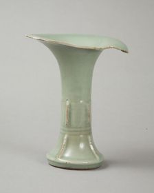 Longquan celadon gu vase, 12th century