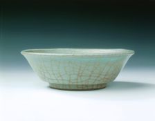 Longquan bowl with Guan type crackled celadon glaze, Southern Song dynasty, China, 13th century