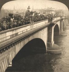 London Bridge, London, England 1901. Creator: Works and Sun Sculpture Studios