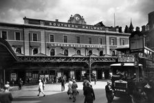 London Bridge Station, Southwark, London, c1920-c1930. Creator: George Davison Reid