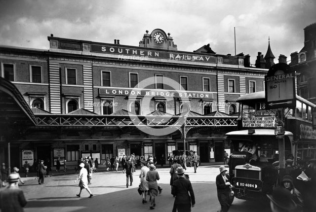 London Bridge Station, Southwark, London, c1920-c1930.  Creator: George Davison Reid.