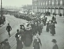 Long queue of people at Blackfriars Tramway shelter, London, 1912