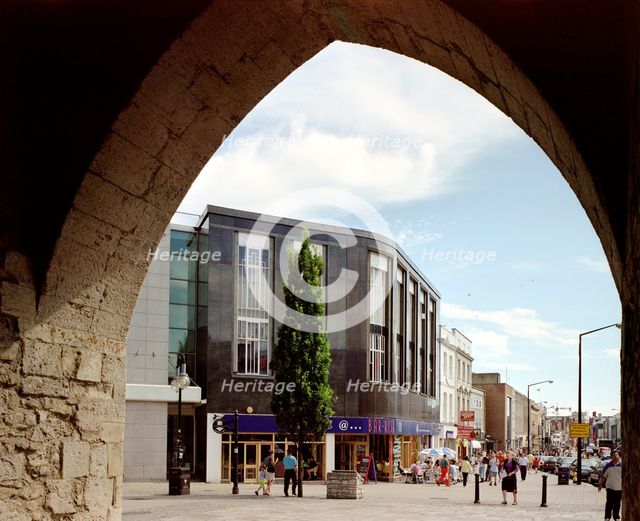 Looking towards the Bar Risa in the High Street, Southampton, Hampshire, c1992-c2000.  Artist: P Williams