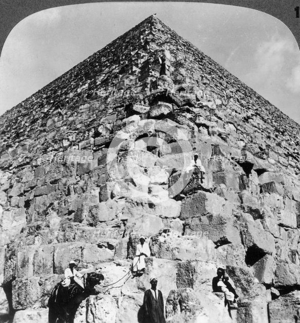 'Looking up the northeast corner of the Great Pyramid, Egypt', 1905.Artist: Underwood & Underwood