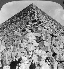 Looking up the northeast corner of the Great Pyramid, Egypt 1905.Artist: Underwood & Underwood