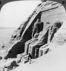 Looking down on the river past the front of Abu Simbel temple, Egypt 1905.Artist: Underwood & Underwood