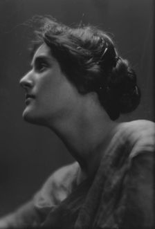 Loos, Helen, Miss, portrait photograph, 1914 Mar. 6. Creator: Arnold Genthe