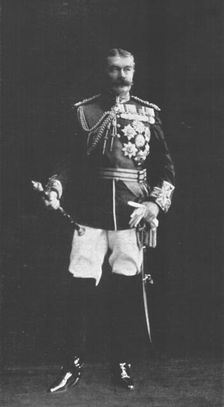 'Lord Kitchener of Khartoum en grand uniforme de marechal de l'armee britannique 1916. Creator: Bassano Studio