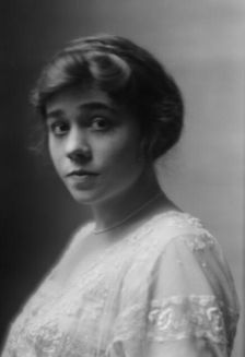 Lord, Pauline, portrait photograph, 1912 Aug. 15. Creator: Arnold Genthe