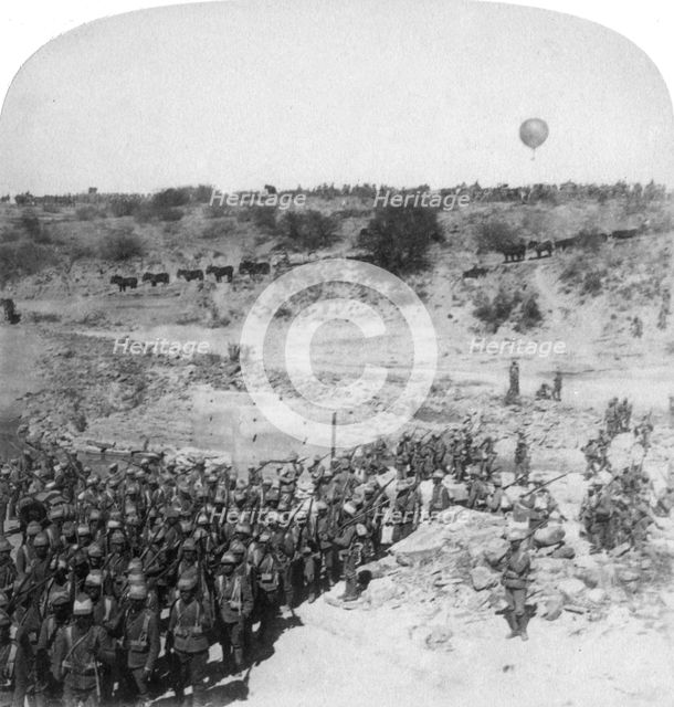 Lord Roberts' infantry crossing the Zand River, South Africa, 1900. Artist: Underwood & Underwood