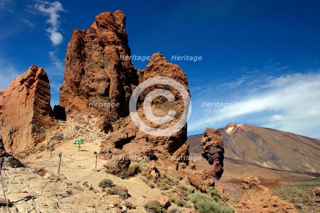 Los Roques de Garcia, Parque Nacional del Teide, Tenerife, Canary Islands, 2007. Creator: Peter Thompson.