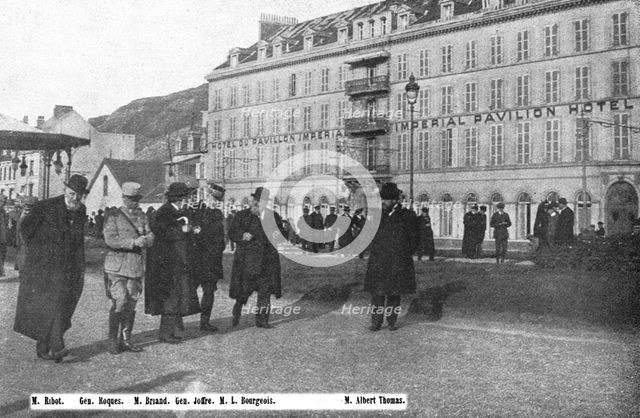 'La conference franco-britannique de Boulogne: les representants de la France devant..., 1916. Creator: Unknown.