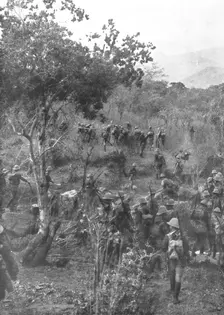 La conquete des colonies Africaines de l'Allemagne; troupes britanniques en marche..., c1915. Creator: Unknown
