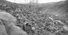 La campagne d'hiver en Orient; Le lendemain 19: le 8 colonial, un quart d'heure avant..., 1917. Creator: Unknown