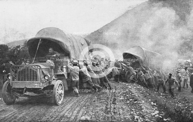 'La Campagne Macedonienne; le ravitaillement par camions automobiles sur la route de Florina..., 191 Creator: Unknown.
