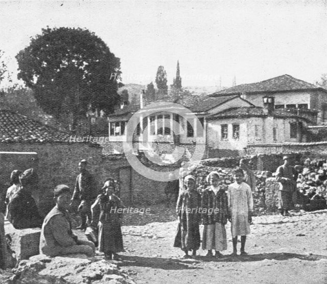 'La Campagne Macedonienne; Sortie de la petite ville de Varna', 1916. Creator: Unknown.