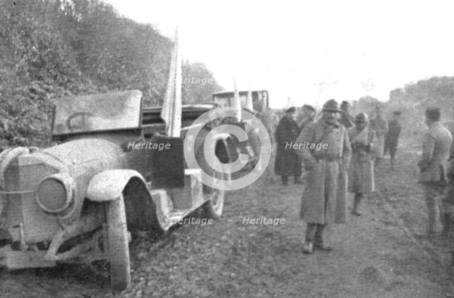 ''La Capitulation Allemande; A Rocquigny; les voitures allemandes qui amenerent les..., 1918. Creator: Unknown.