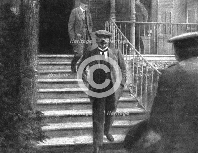 ''La capitulation Bulgare; le ministre des Finances, M. Liaptchef, sortant de la maison ou..., 1918. Creator: Unknown.