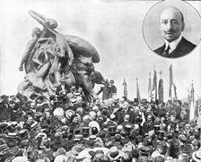 La ceremonie du quarto; Au pied du monument, Gabriele d'Annunzio prononce le discours 1915. Creator: Unknown