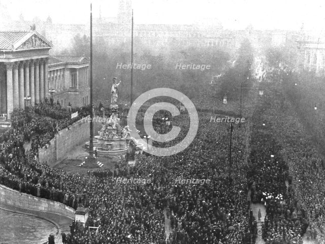 ''La Chute des Habsbourg; Proclamation de la Republique de l'Autriche allemande, devant..., 1918. Creator: Unknown.