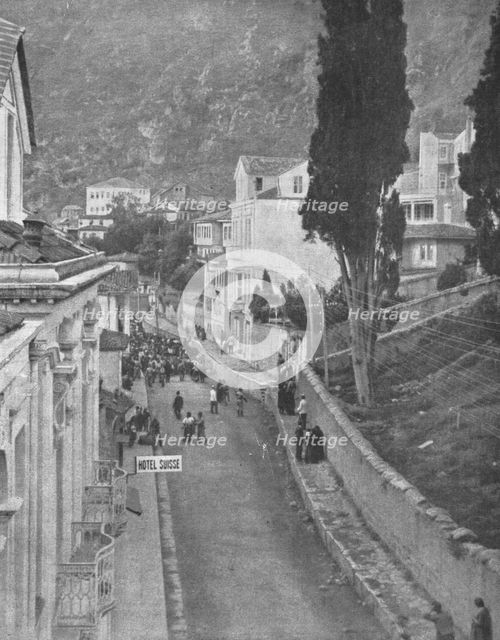'La Chasse aux Armeniens dans les rues de Trebizonde', 1916. Creator: Unknown.