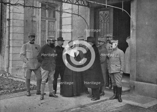 'La Croix de Guerre de Soeur Louise, de Nancy; on felicite la vaillante superieure de..., 1916. Creator: Unknown.