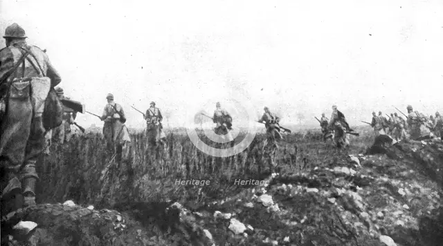 'La bataille de Champagne; Neuf heures quinze, la charge sort de la tranchee', 1915 (1924). Creator: Unknown.
