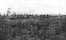 La bataille de Champagne; En terrain conquis: les troupes de poursuite suivent les troupes d'assaut Creator: Unknown