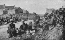 'La Bataille de la Marne; Pendant la poursuite, une halte a l'entrée d'Ay 1914. Creator: Unknown