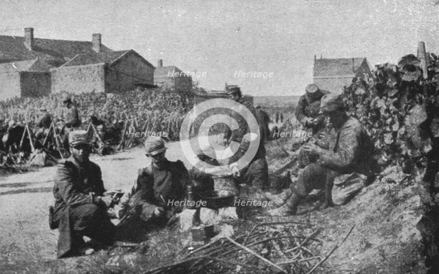 ''La Bataille de la Marne; Pendant la poursuite, une halte a l'entrée d'Ay', 1914. Creator: Unknown.
