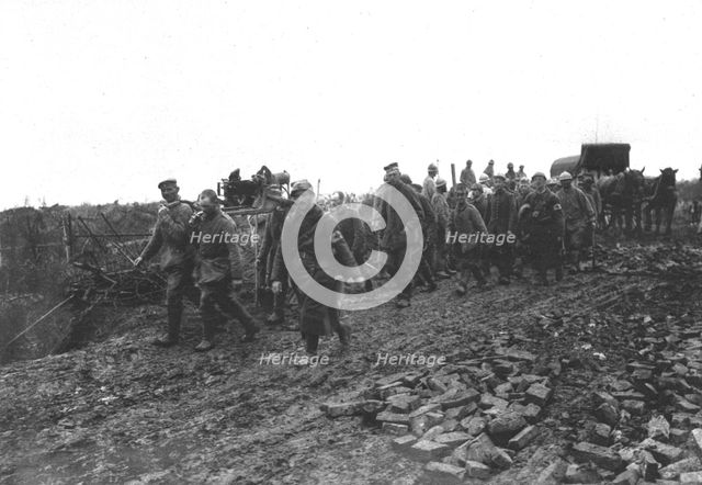'La Bataille de la Somme; a l'arriere de la bataille: prisonniers rapportant dans nos..., 1916. Creator: Unknown.