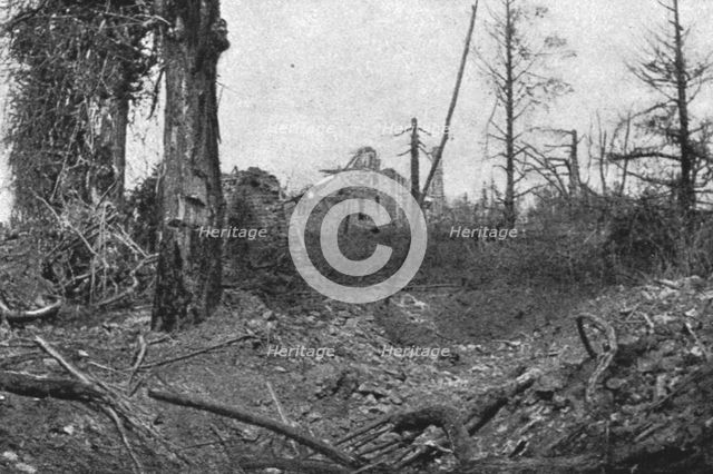 'La Bataille de la Somme; Dans le parc de la Maisonnette', 1916. Creator: Unknown.