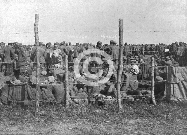 'La Bataille de la Somme; L'enclos ou les prisonniers de la premiere journee d'offensive..., 1916. Creator: Unknown.