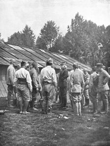 La Bataille de la Somme; La recompense d'un groupe de braves 1916. Creator: Unknown