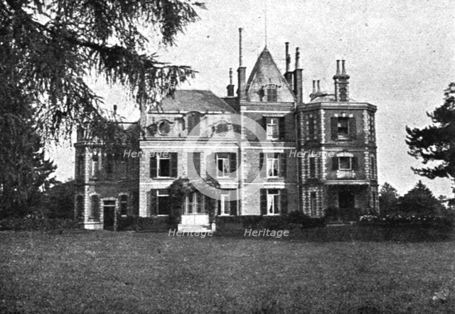 'La Bataille de la Somme; Le chateau de la Maisonnette, avant la guerre', 1916. Creator: Unknown.