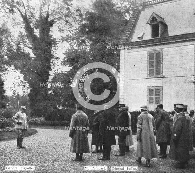 'La bataille de la Somme; le general Fayolle, commandant la 6e armee, recoit, a son quartier..., 191 Creator: Unknown.