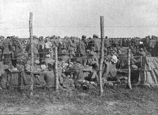 La Bataille de la Somme; L'enclos ou les prisonniers de la premiere journee d'offensive..., 1916. Creator: Unknown