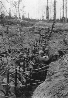 La Bataille de la Somme; Remise de decorations dans la tranchee 1916. Creator: Unknown