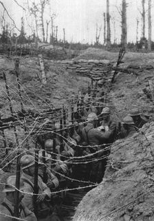 La Bataille de la Somme; Remise de decorations dans la tranchee 1916. Creator: Unknown