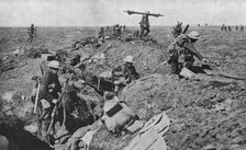 La bataille de la Somme; Trois instantanes de l'attaque Britannique du 25 septembre..., 1916. Creator: Unknown