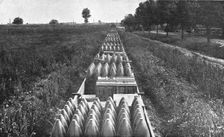 La Bataille de la Somme; Un convoi de projectiles d'artillerie lourde 1916. Creator: Unknown