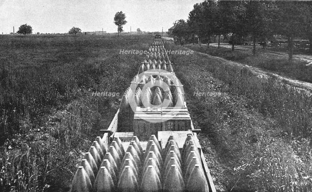 'La Bataille de la Somme; Un convoi de projectiles d'artillerie lourde', 1916. Creator: Unknown.