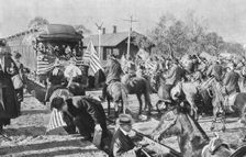 La bataille presidentielle aux etats-unis; une scene typique de la campagne electorale..., 1916. Creator: Underwood & Underwood