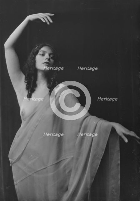 La Barre, Madrienne, Miss, portrait photograph, 1917 Nov. 9. Creator: Arnold Genthe.