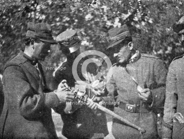 'La grande attaque du Carso (aout 1916); Officiers italiens examinant une massue autrichienne', 1916 Creator: Unknown.