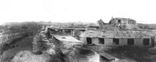 La guerre moderne en Cameroun Nord ; un des forts allemands de Garoua, tel que le..., 1916. Creator: Unknown